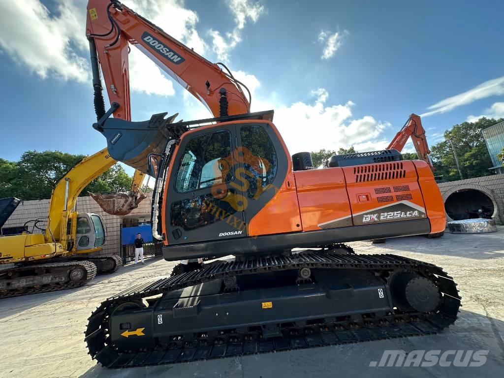 Doosan DX 225 LCA Bageri gusjeničari