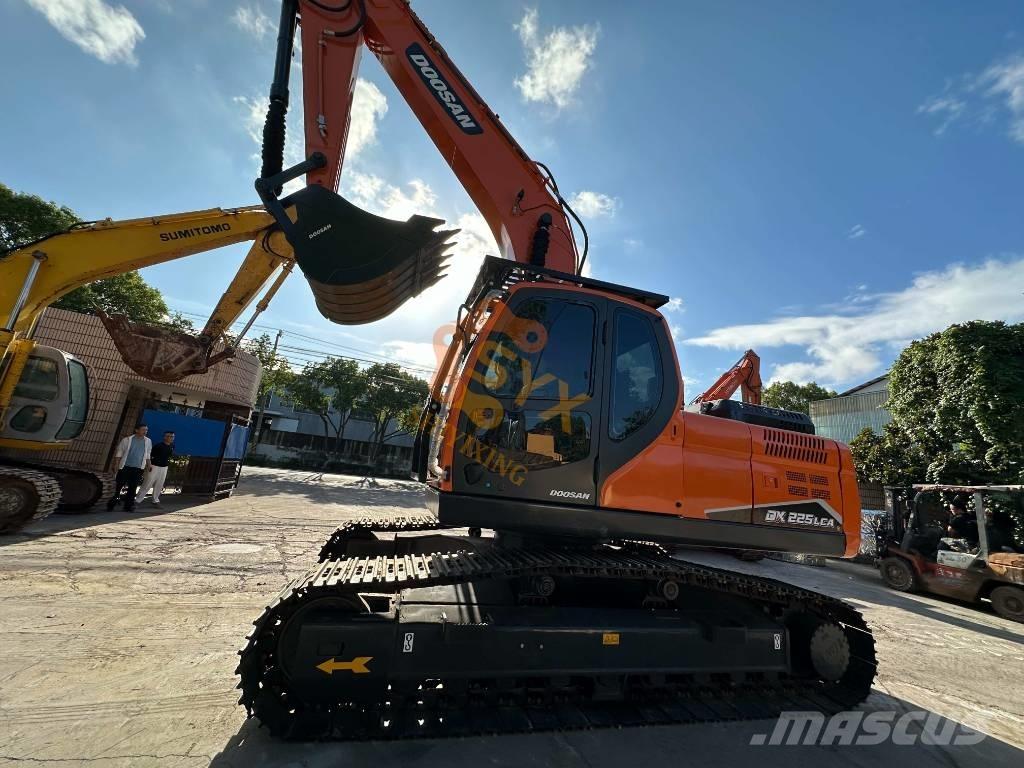 Doosan DX 225 LCA Bageri gusjeničari