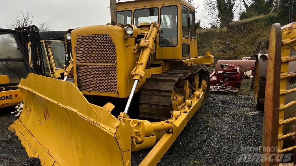 CAT D7 with ripper Buldožeri gusjeničari