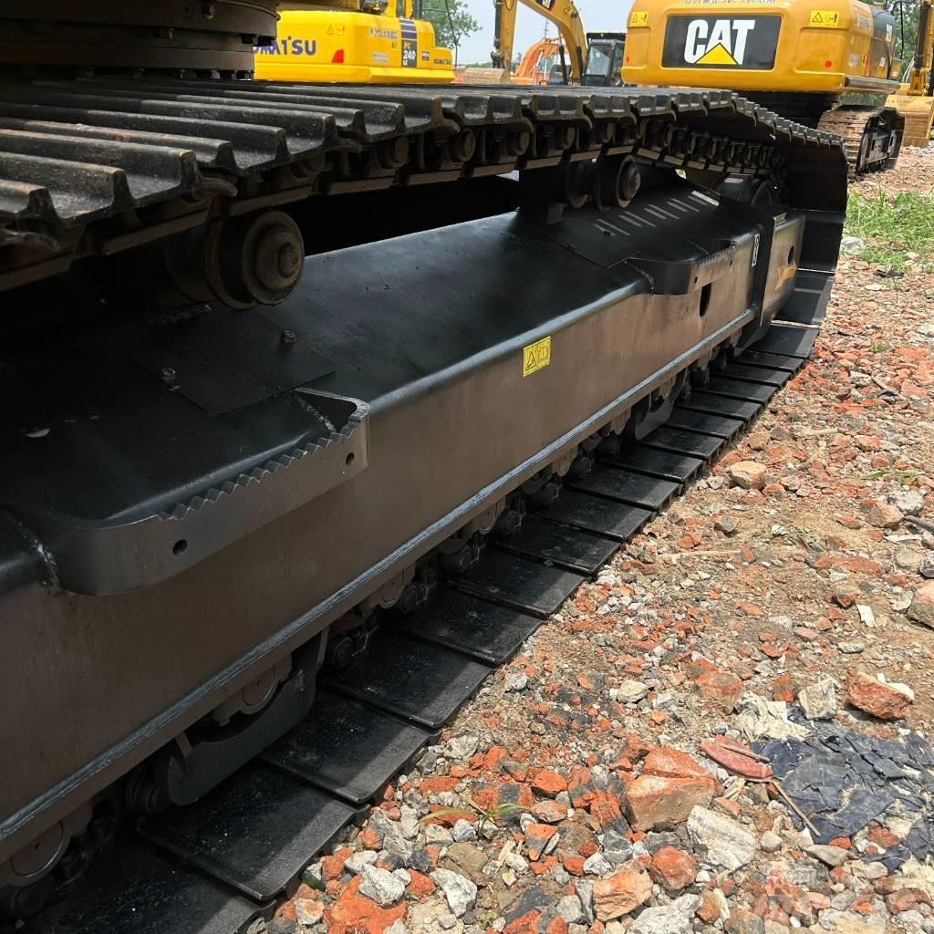 Komatsu 240-8 Bageri gusjeničari