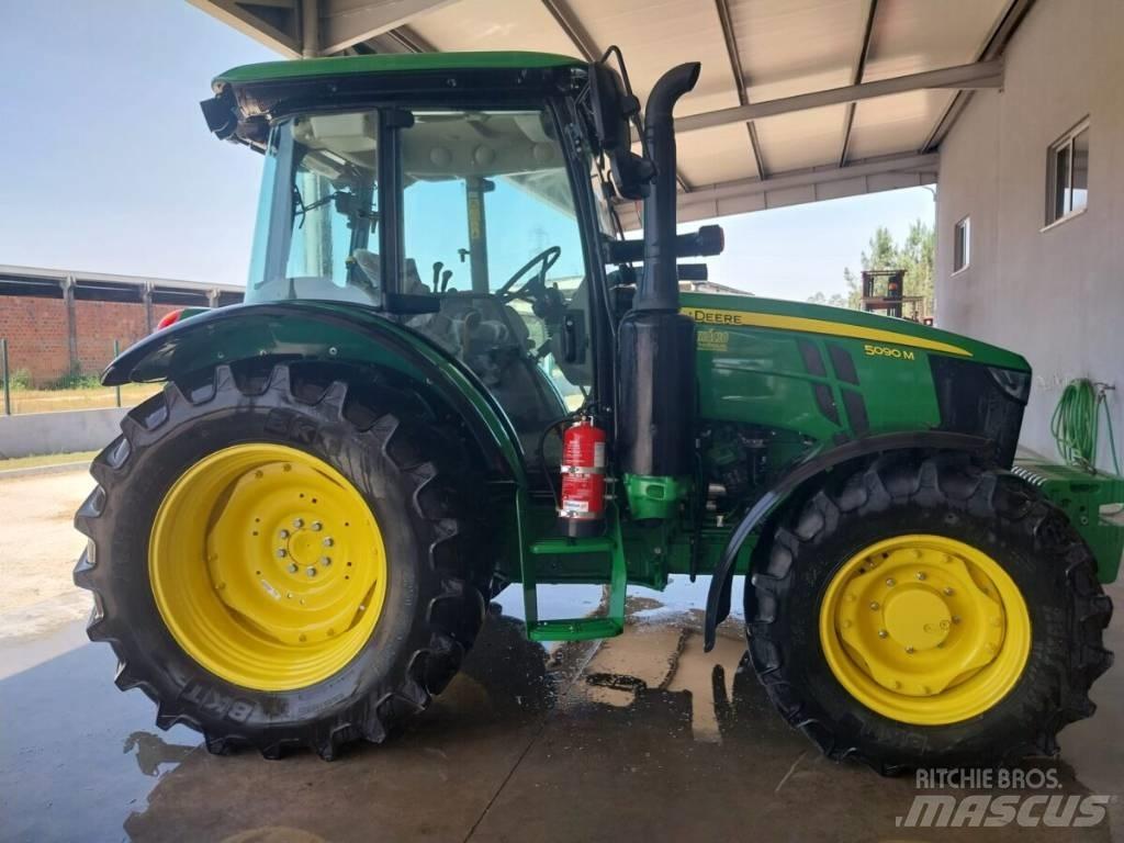 John Deere 5090 M Traktori
