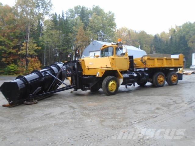 Mack RM 6866 S Sniježne daske i  plugovi