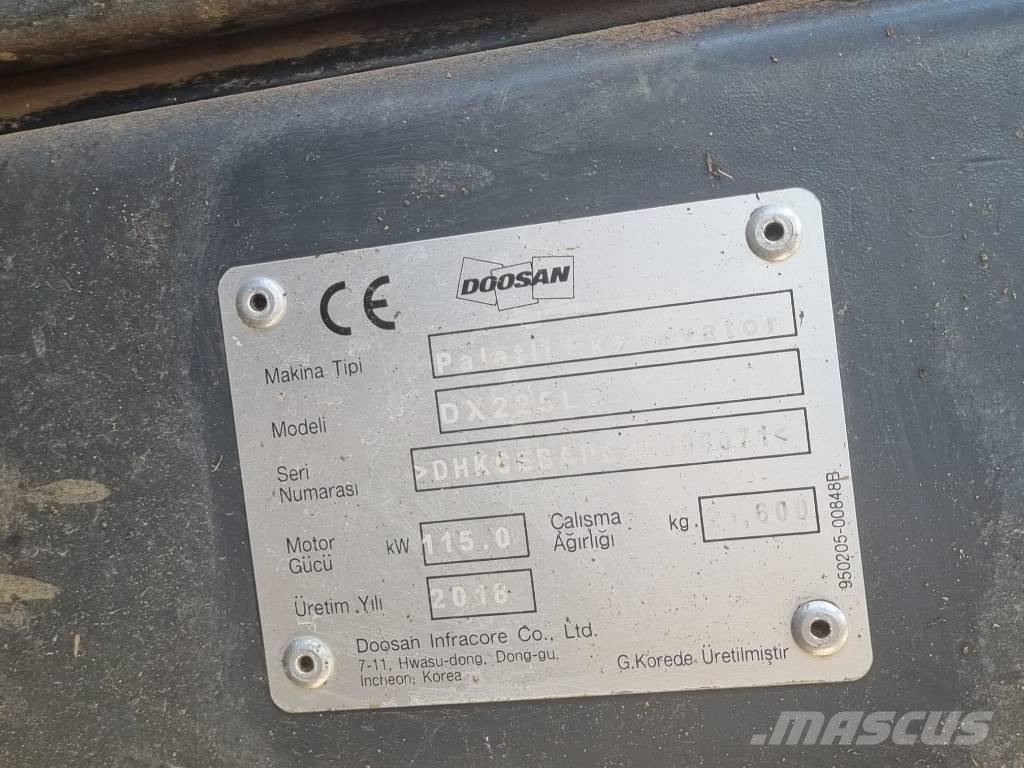 Doosan DX 225 Bageri gusjeničari