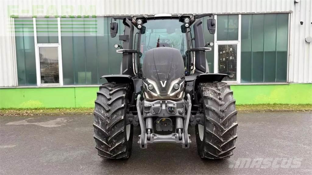 Valtra q 285 Traktori