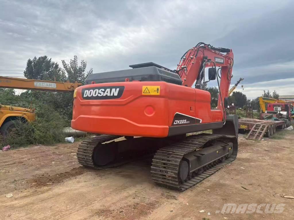 Doosan DX 225 Bageri gusjeničari