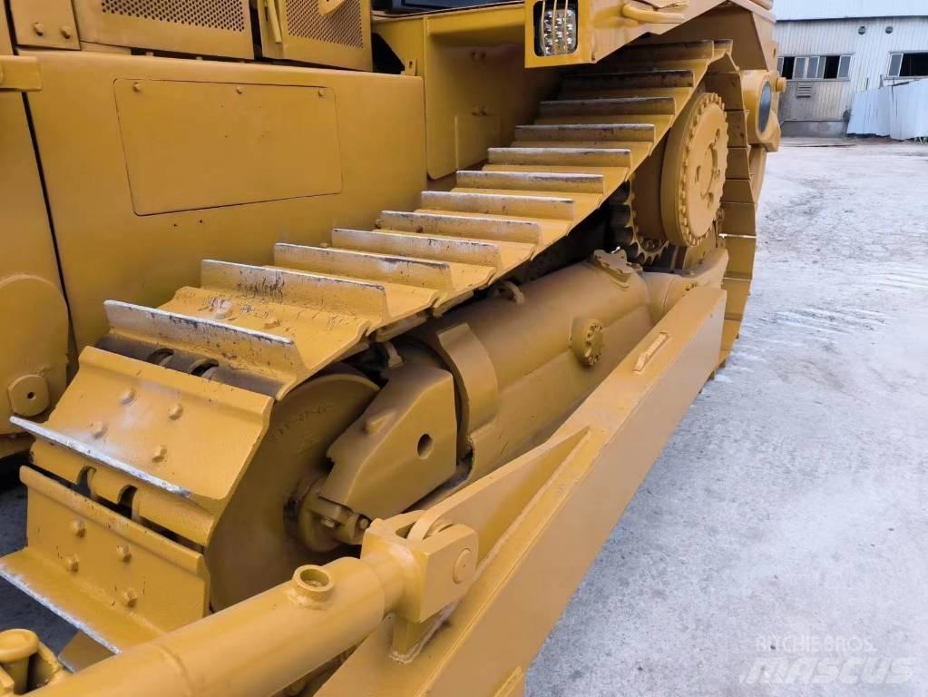 CAT D 8 R Buldožeri gusjeničari