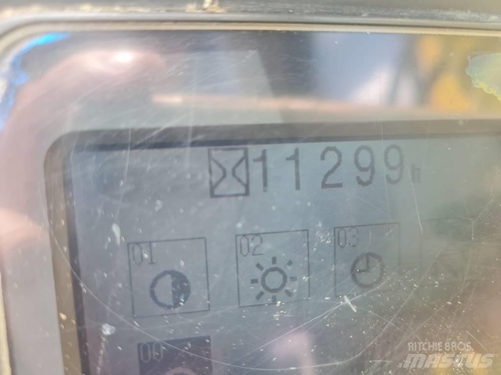 Komatsu PW 140-7 Bageri na kotačima