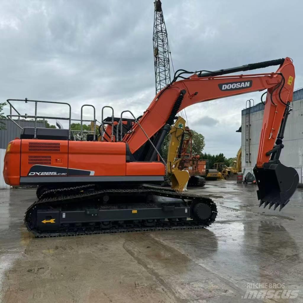 Doosan DX 225 LCA Bageri gusjeničari