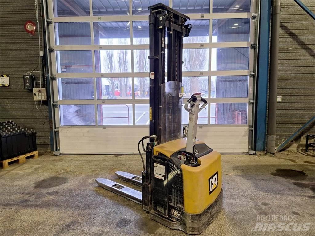 CAT NSP16N Ručni električni viličar
