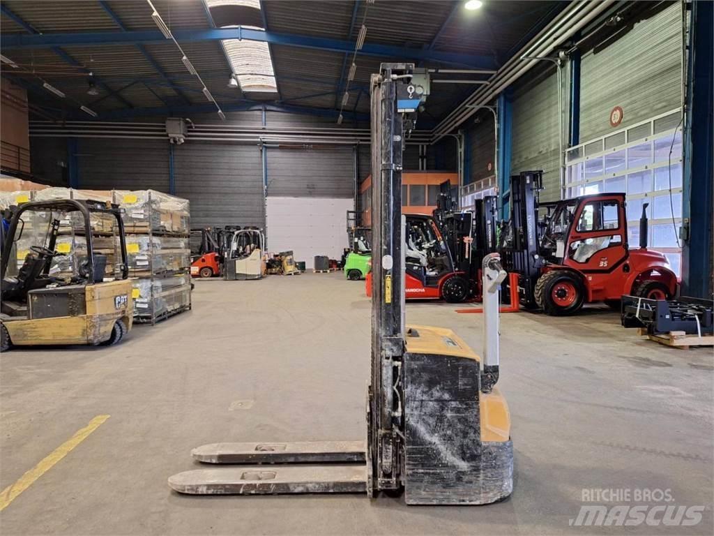 CAT NSP16N2 Ručni električni viličar