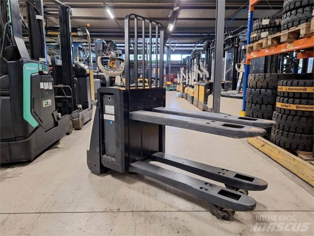 Crown WP3080 Ručni električni viličar