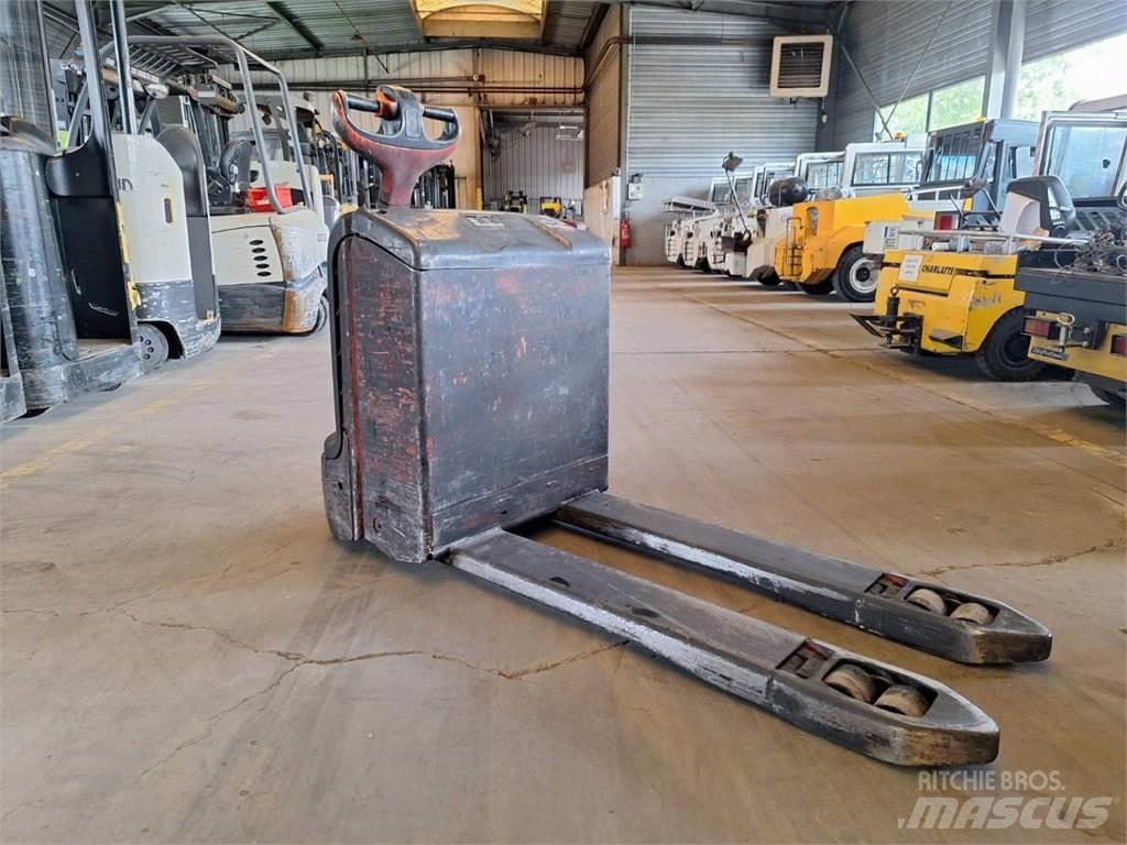 Fenwick T18 Ručni električni viličar