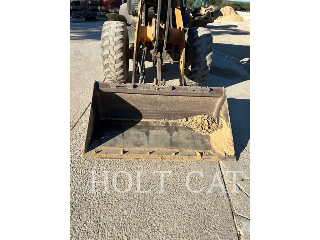 CASE 321F Utovarivači na kotačima