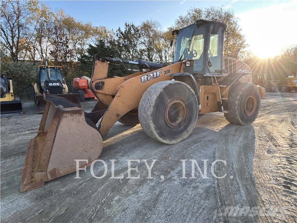 CASE 821F Utovarivači na kotačima