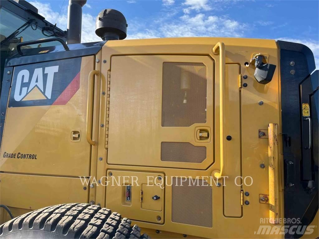 CAT 140M3 AWD Grejderi