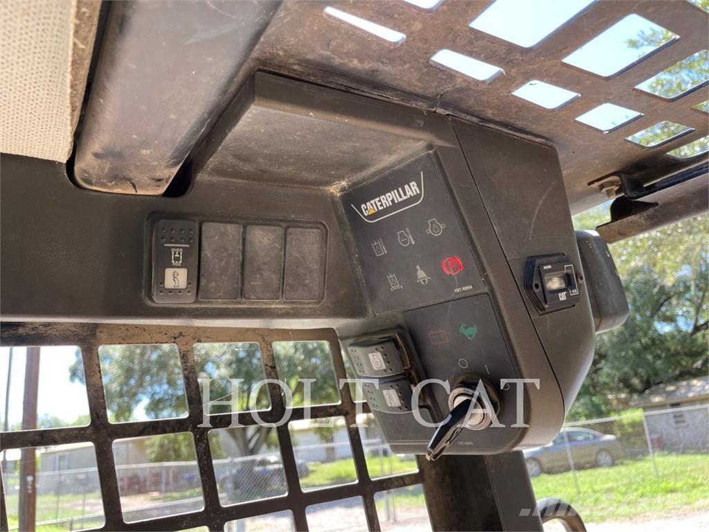 CAT 216 Skid steer mini utovarivači