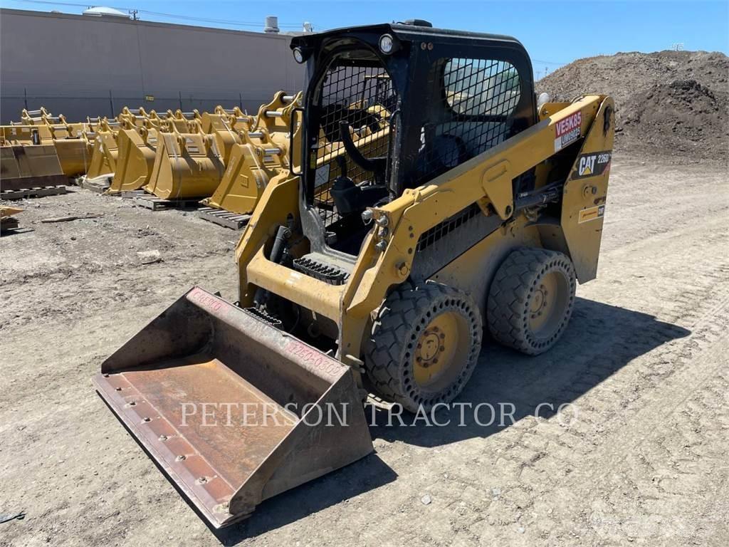 CAT 226D Skid steer mini utovarivači