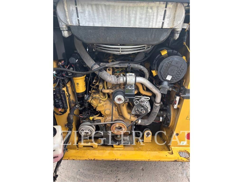 CAT 232D3 Skid steer mini utovarivači