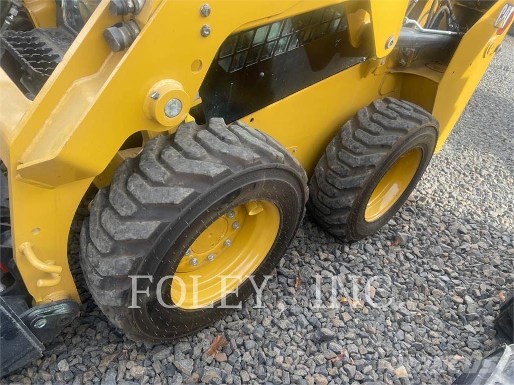 CAT 232D3 Skid steer mini utovarivači