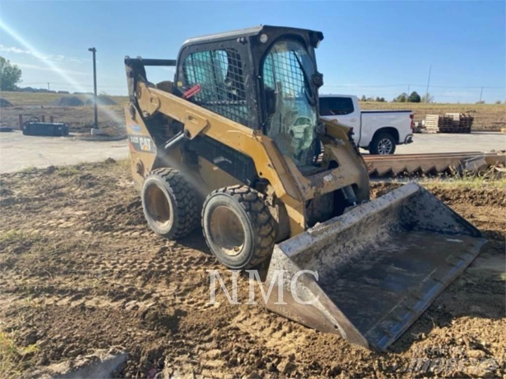 CAT 242D Skid steer mini utovarivači