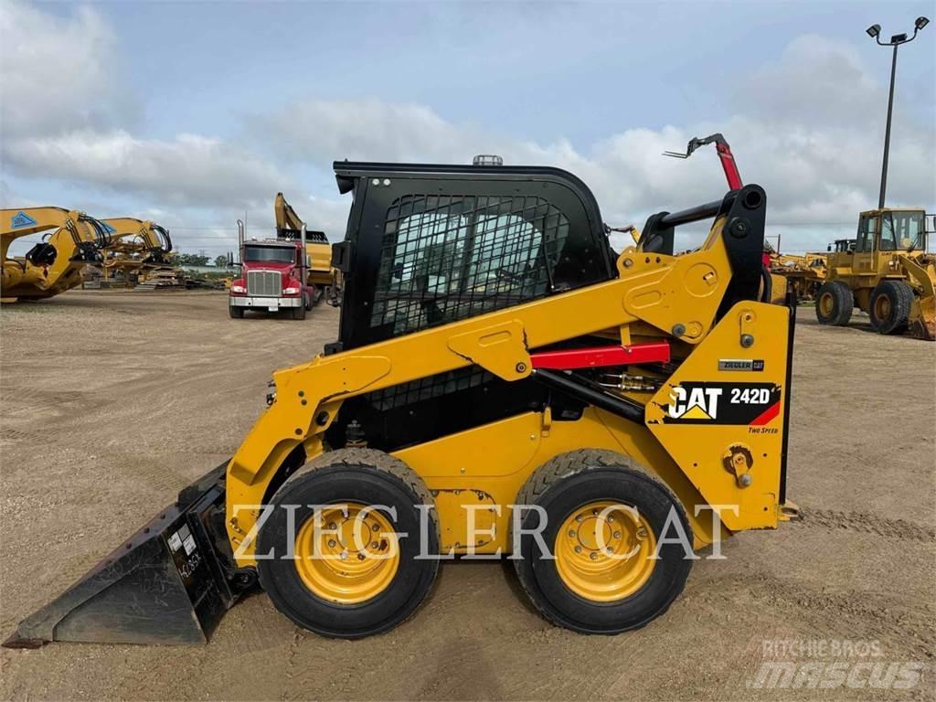 CAT 242D Skid steer mini utovarivači