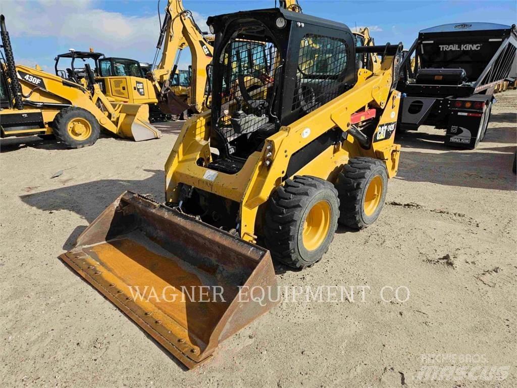 CAT 242D Skid steer mini utovarivači