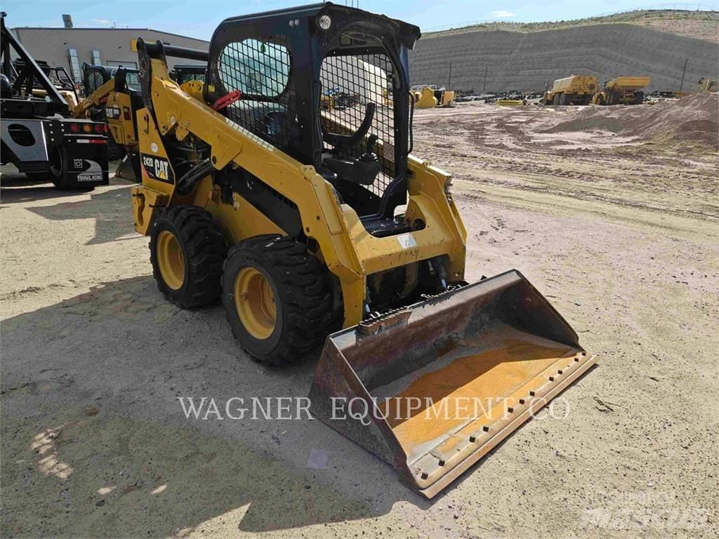 CAT 242D Skid steer mini utovarivači