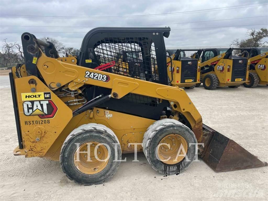 CAT 242D3 Skid steer mini utovarivači