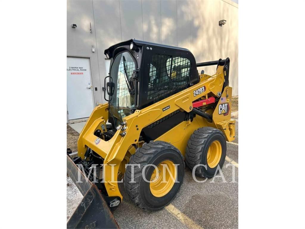 CAT 242D3 Skid steer mini utovarivači