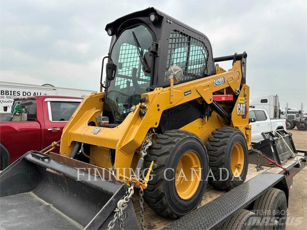 CAT 242D3 Skid steer mini utovarivači