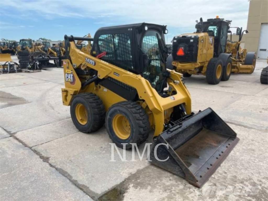 CAT 242D3 Skid steer mini utovarivači