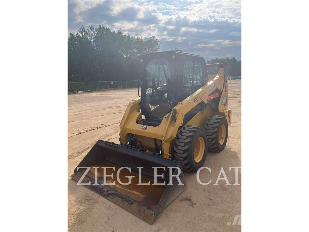 CAT 242D3 Skid steer mini utovarivači