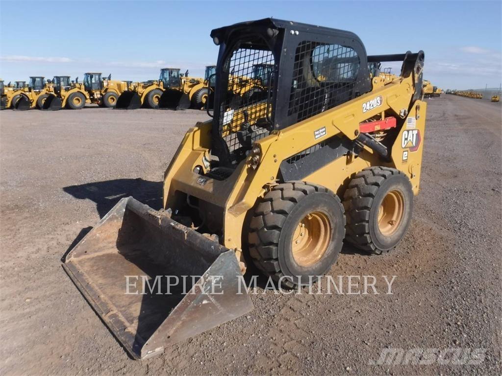 CAT 242D3 Skid steer mini utovarivači