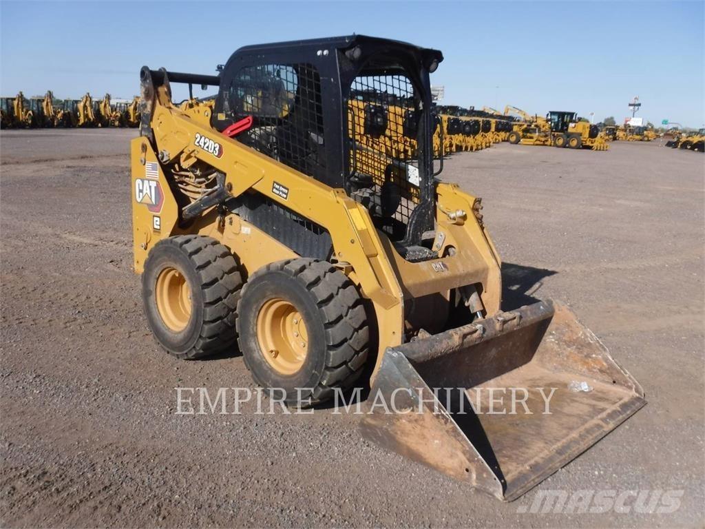 CAT 242D3 Skid steer mini utovarivači