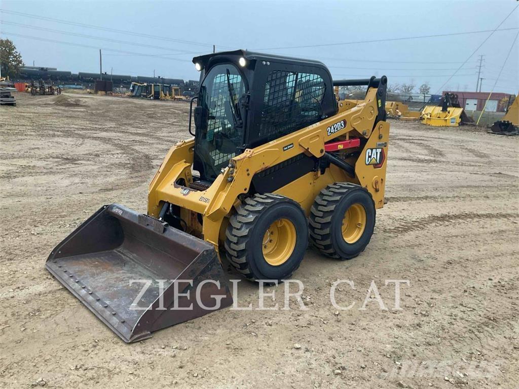 CAT 242D3 Skid steer mini utovarivači