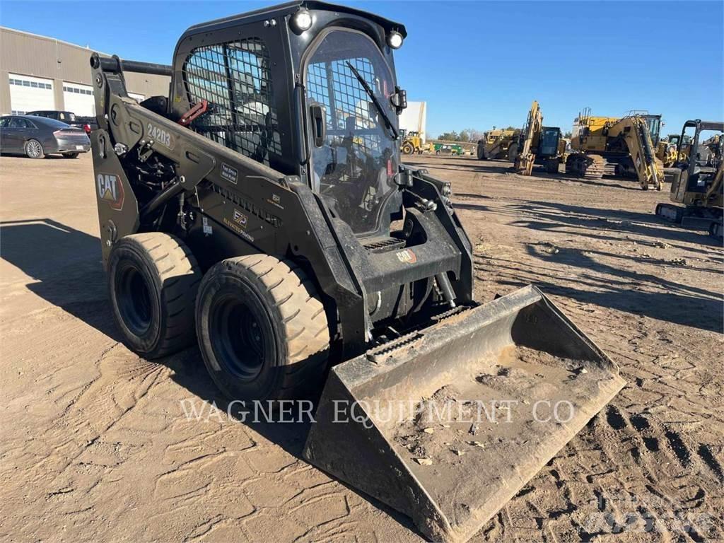 CAT 242D3 HF Skid steer mini utovarivači