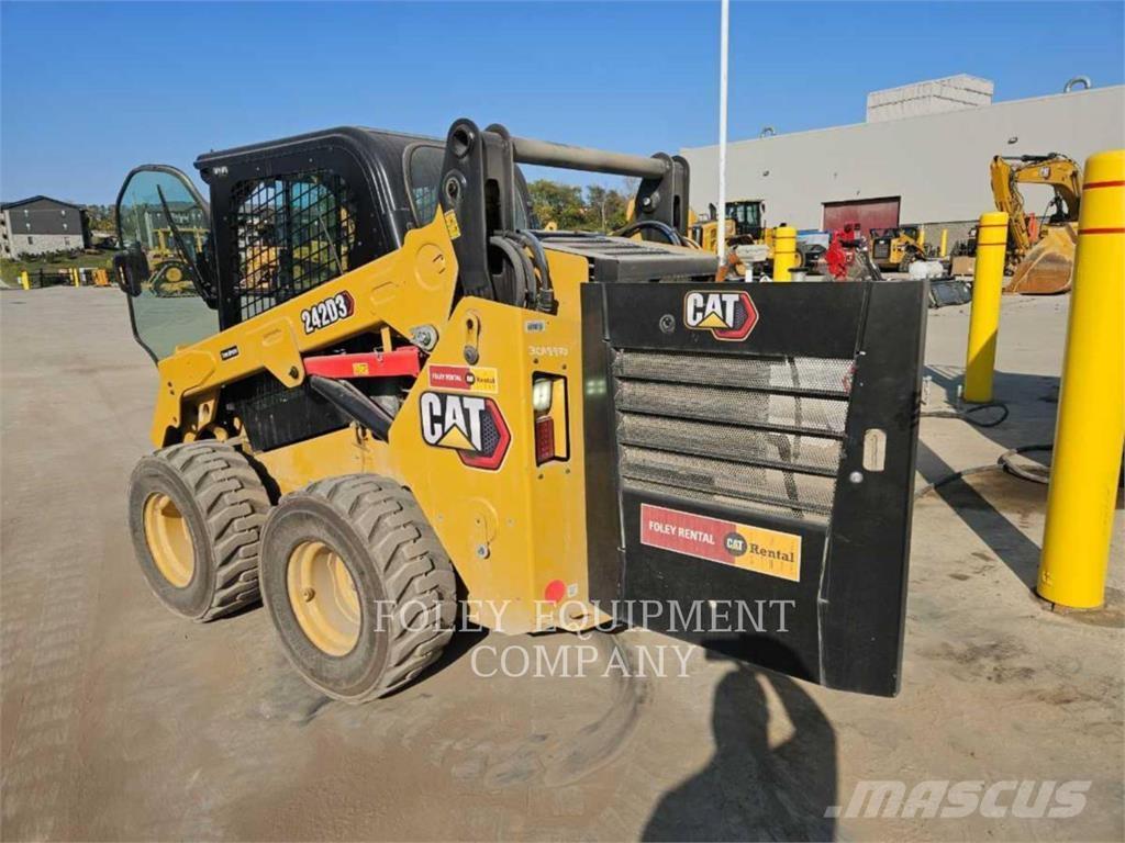 CAT 242D3STD2C Skid steer mini utovarivači