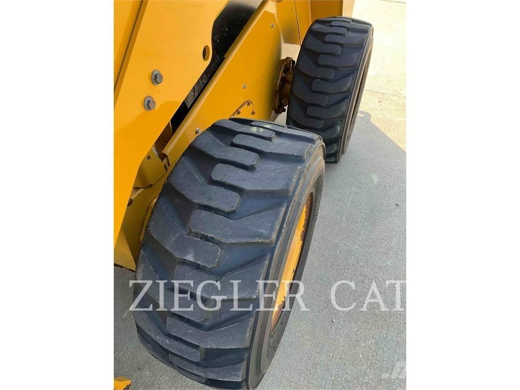 CAT 246D Skid steer mini utovarivači