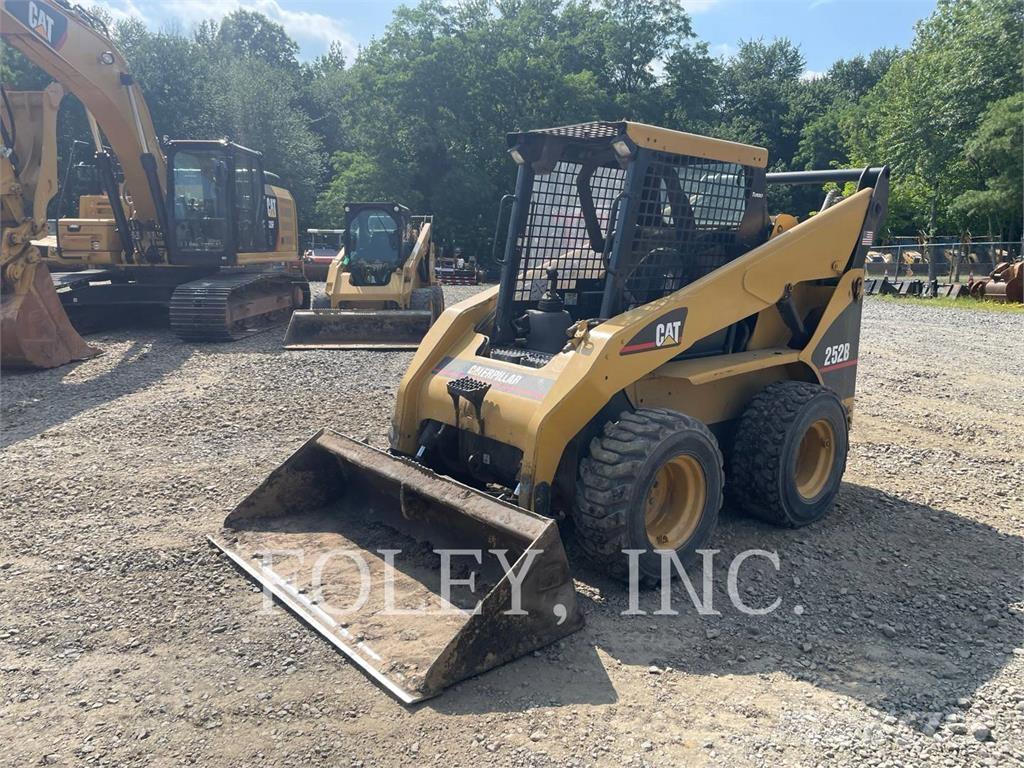 CAT 252B Skid steer mini utovarivači