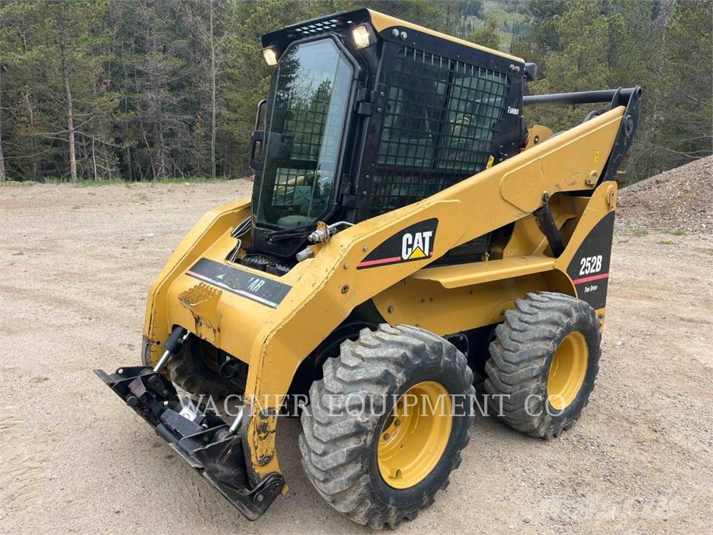 CAT 252B Skid steer mini utovarivači