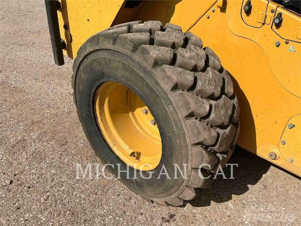 CAT 272D2XHP AQ Skid steer mini utovarivači