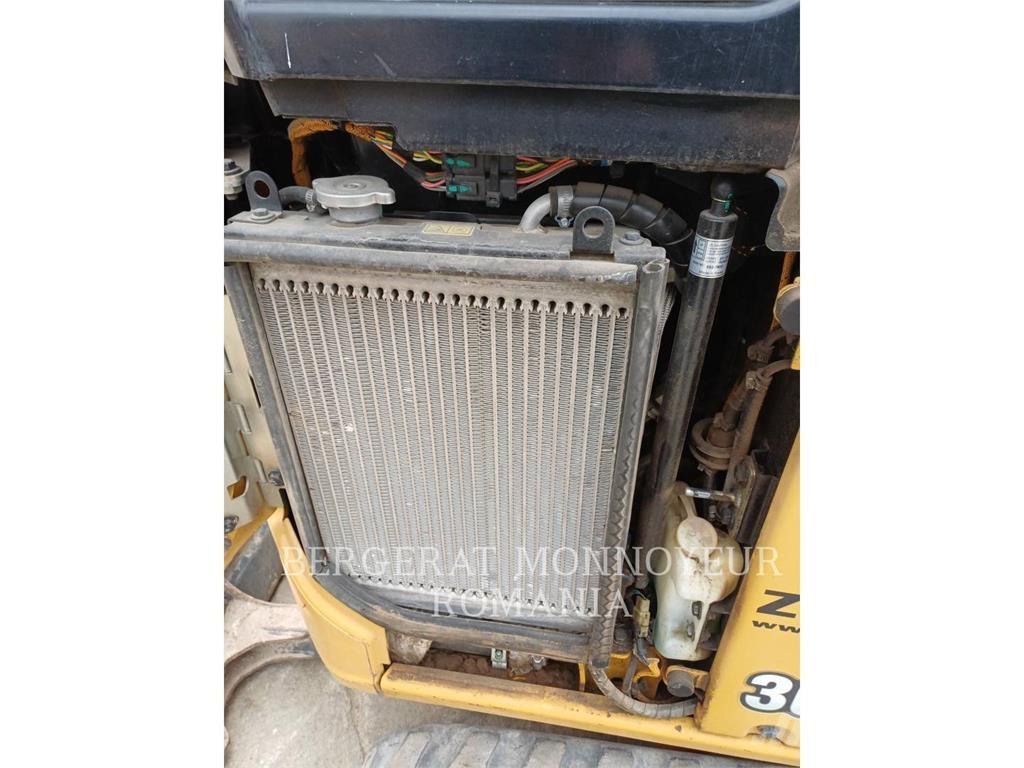 CAT 301.8-05 Bageri gusjeničari