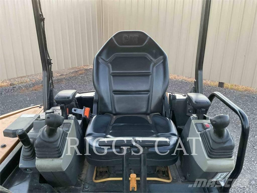 CAT 302.7 Bageri gusjeničari