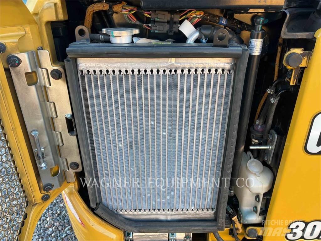 CAT 302 CR THB Bageri gusjeničari