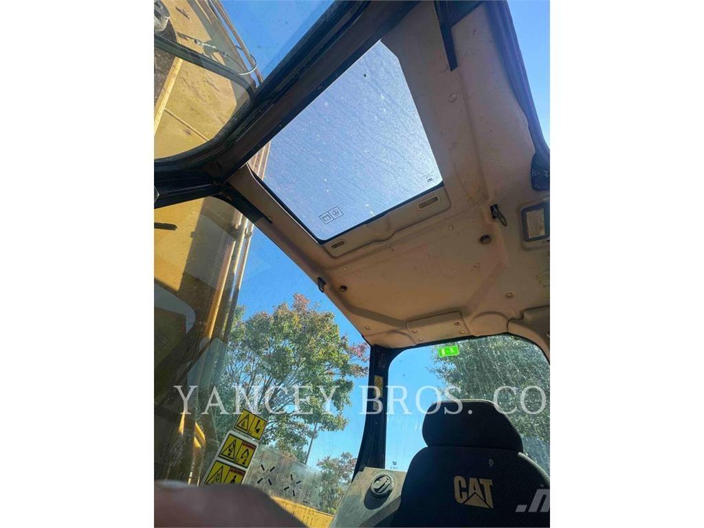 CAT 31007 Bageri gusjeničari