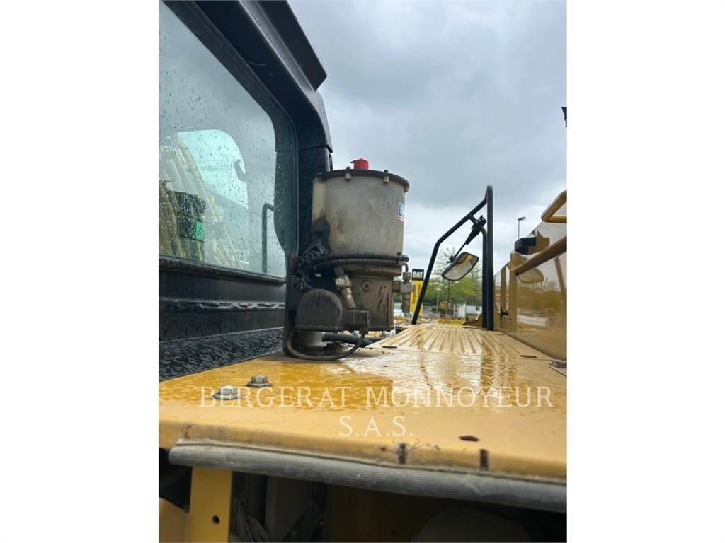 CAT 320 Bageri gusjeničari