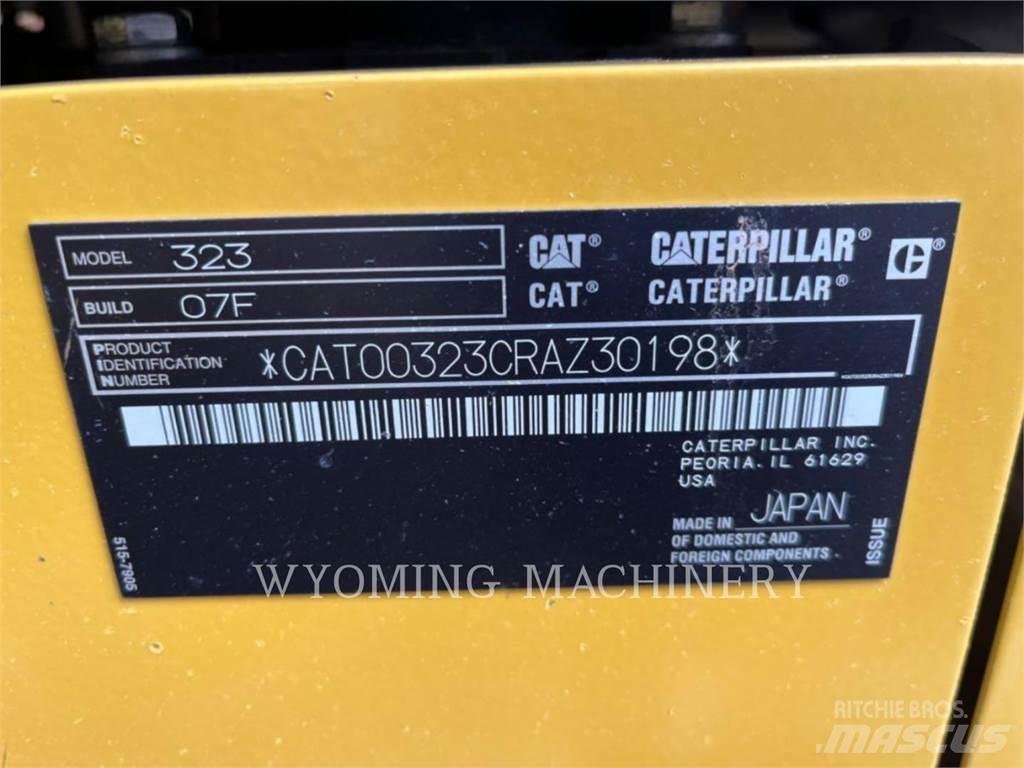 CAT 323 Bageri gusjeničari