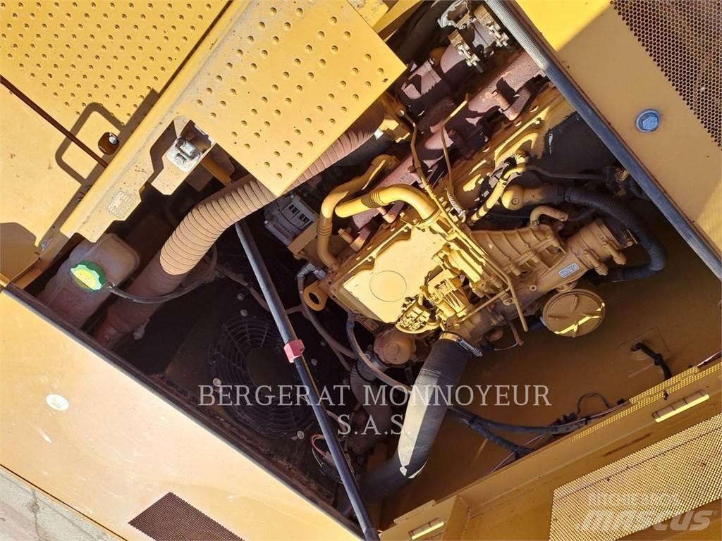 CAT 323 Bageri gusjeničari