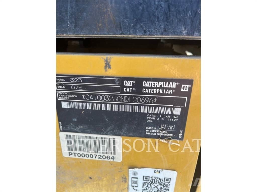 CAT 323 Bageri gusjeničari