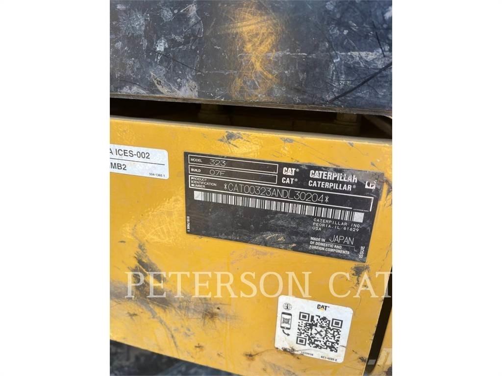 CAT 323 Bageri gusjeničari